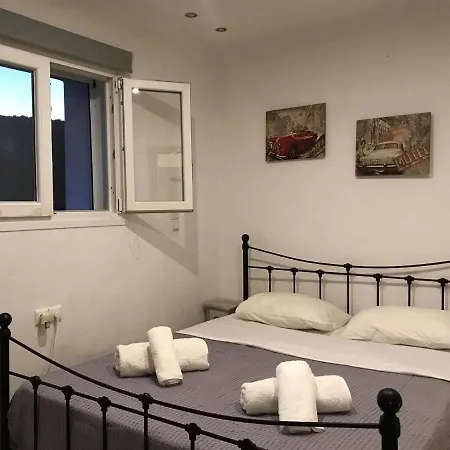 Sarris Appartement *